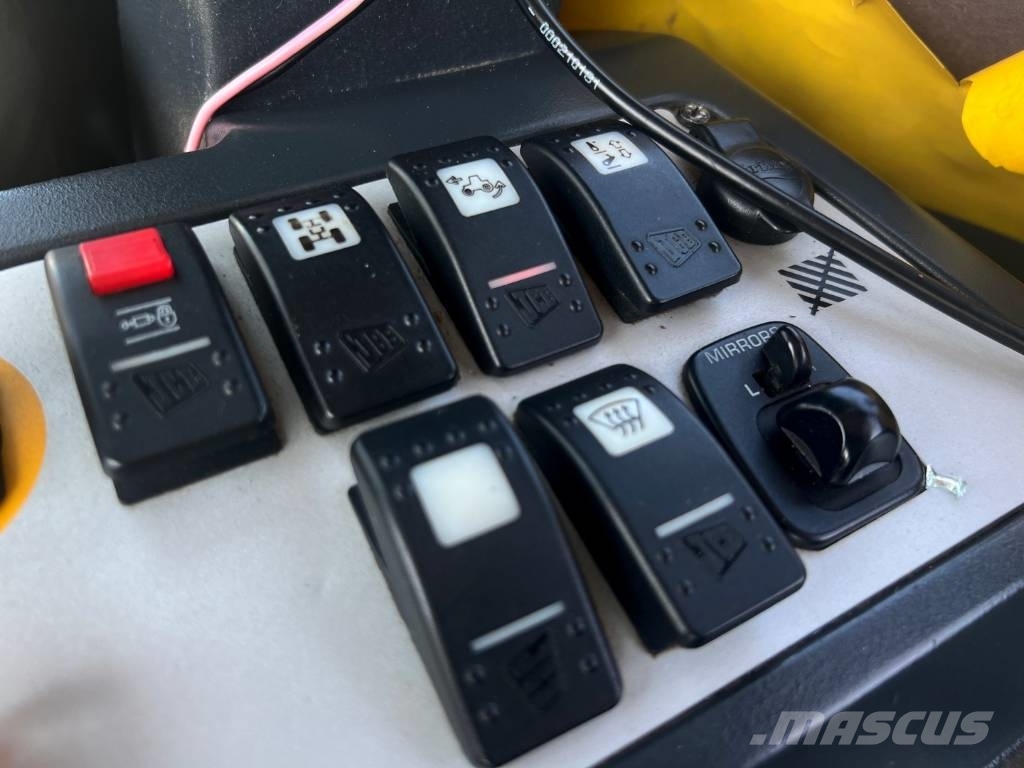 JCB Fastrac 3230 XTRA Traktorid