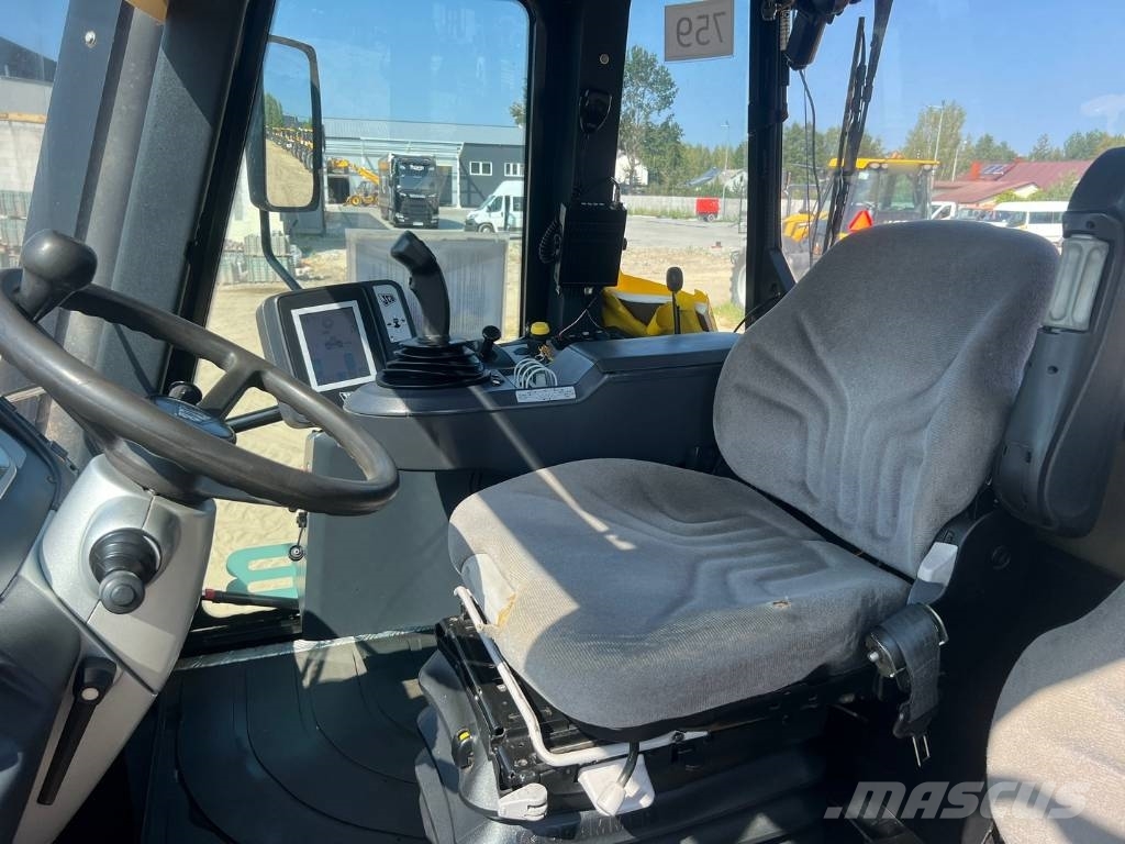 JCB Fastrac 3230 XTRA Traktorid
