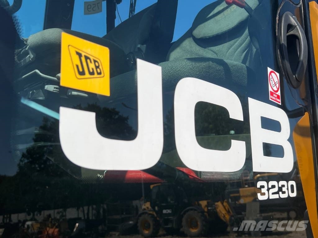 JCB Fastrac 3230 XTRA Traktorid