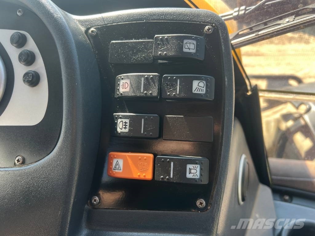 JCB Fastrac 3230 XTRA Traktorid