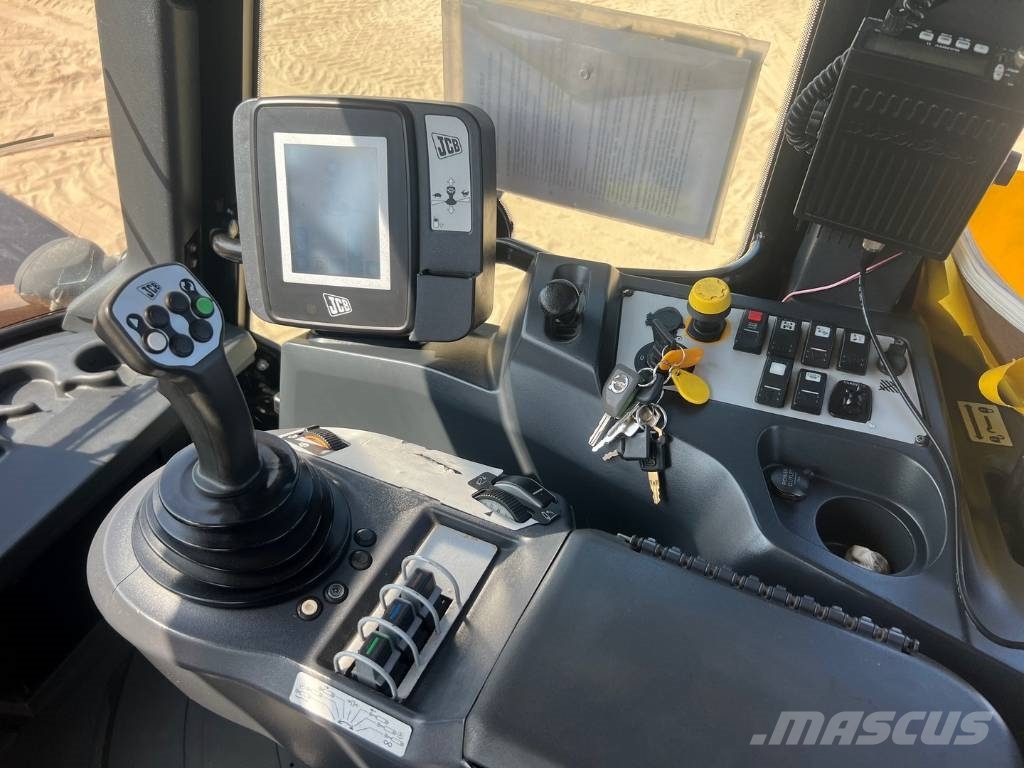 JCB Fastrac 3230 XTRA Traktorid