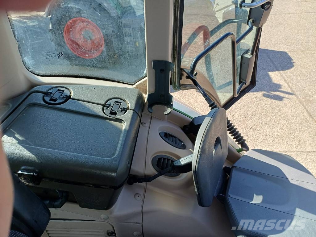 Fendt Vario 828 Tractors
