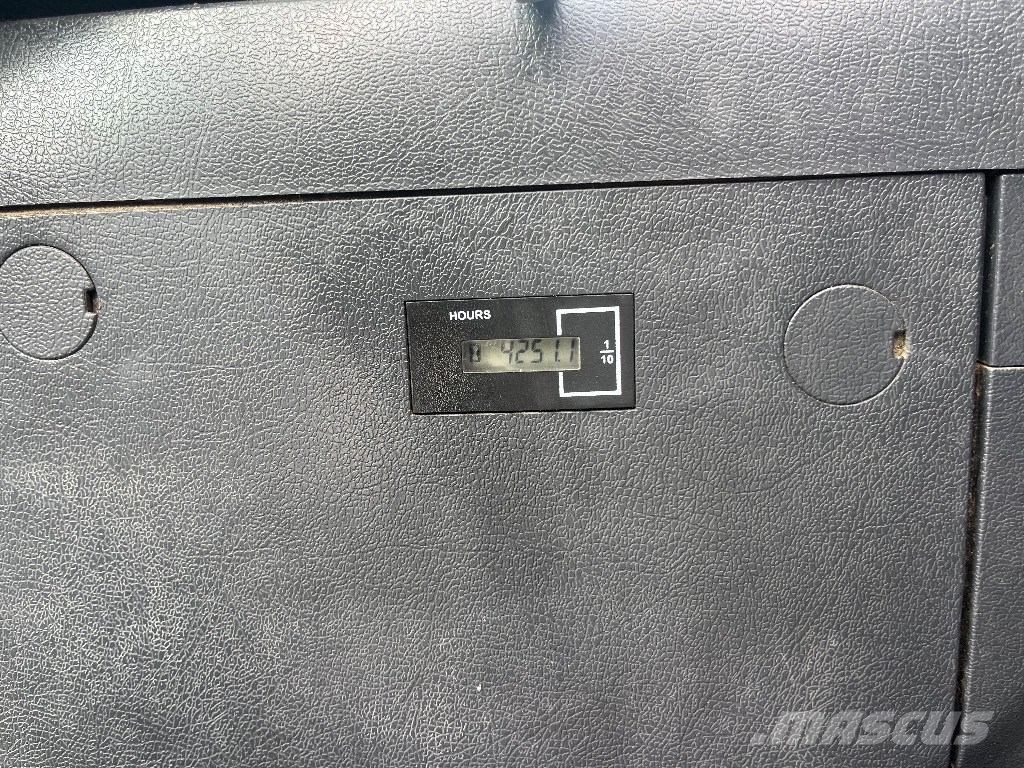 Hyundai HX 220 L Гусеничні екскаватори