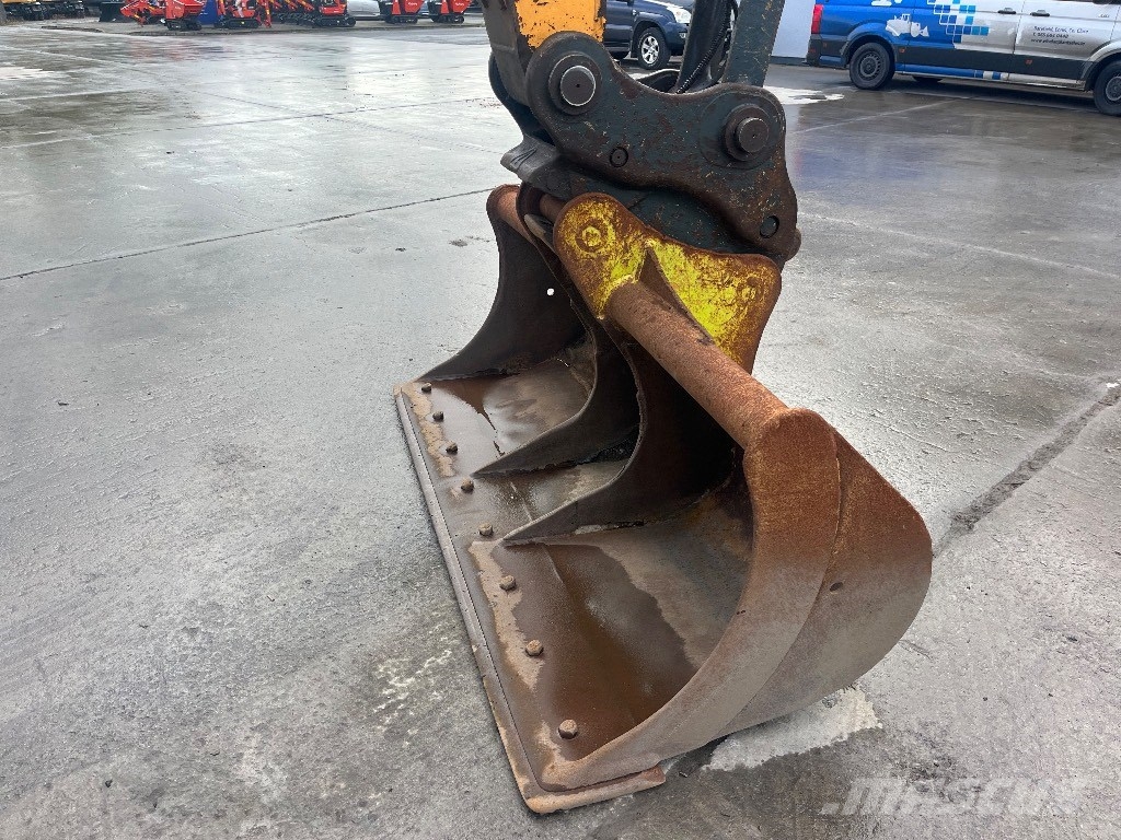 Hyundai HX 220 L Гусеничні екскаватори