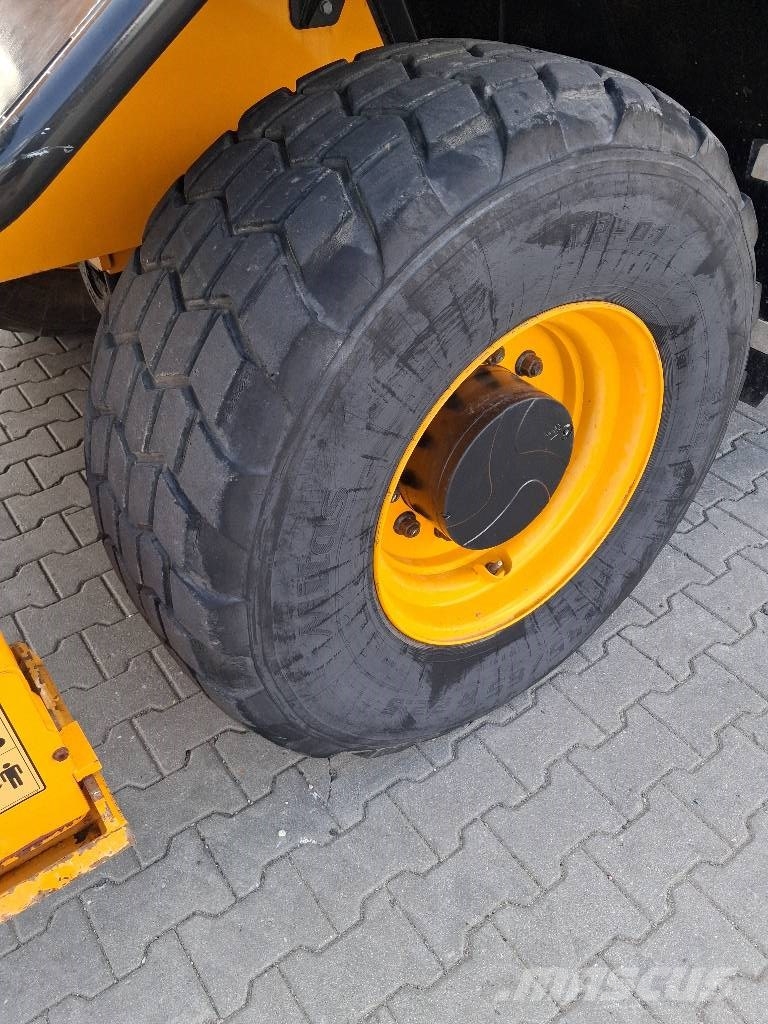 JCB 555-210 R Pale gommate telescopiche