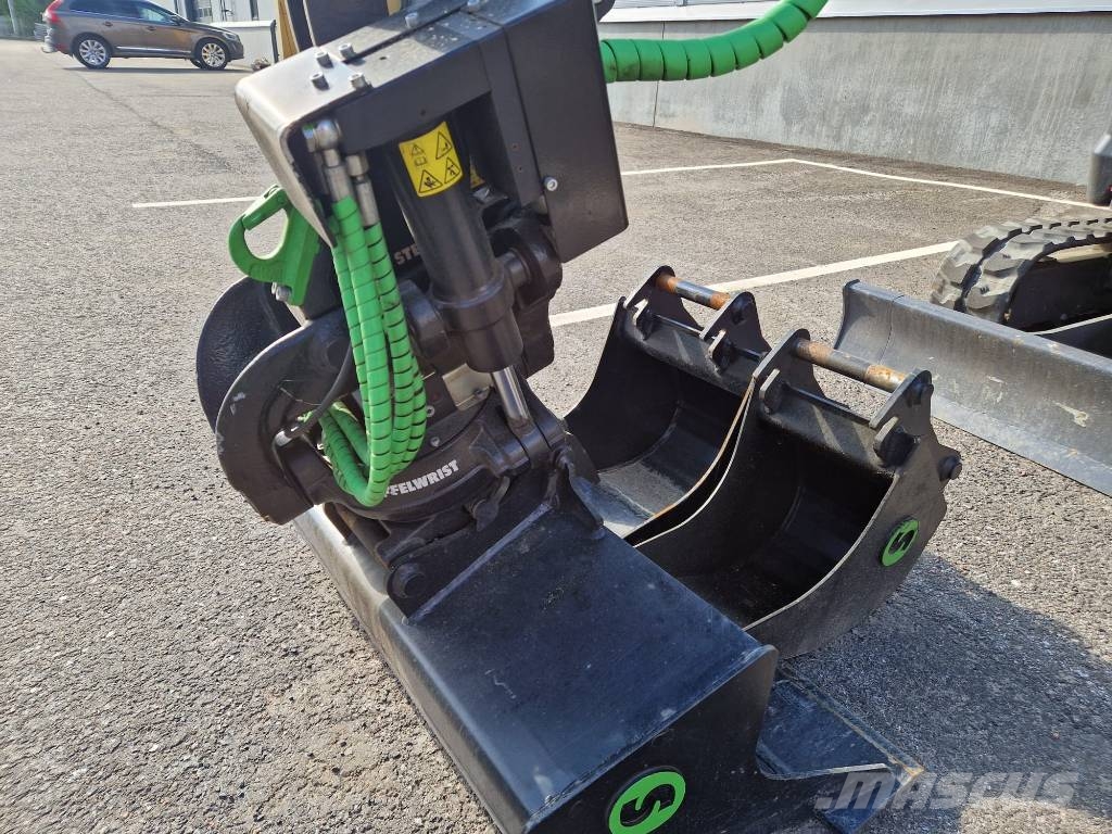 CASE CX 18 D Pyörittäjällä Mini excavators < 7t (Mini diggers)