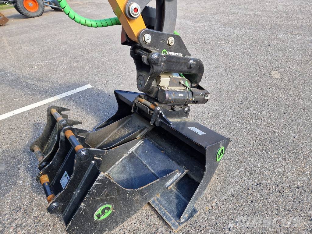 CASE CX 18 D Pyörittäjällä Mini excavators < 7t (Mini diggers)