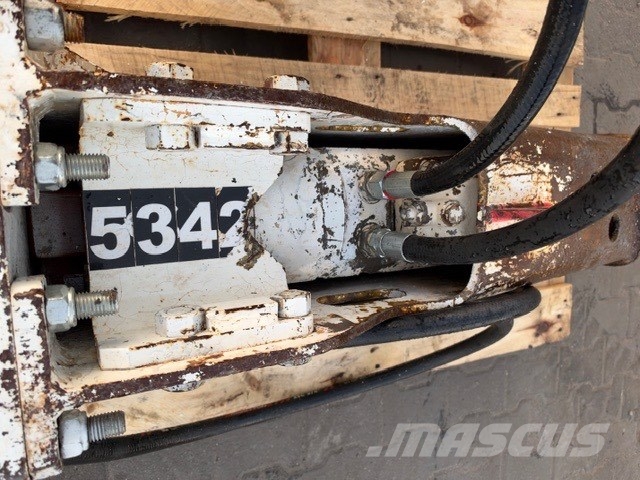 Montabert used hammer 400 kg morin arm Плуги