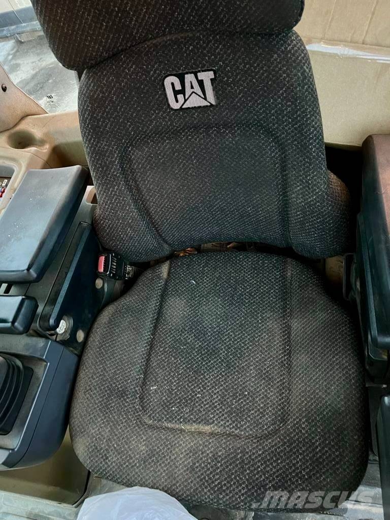 CAT 963 D Crawler FEL's