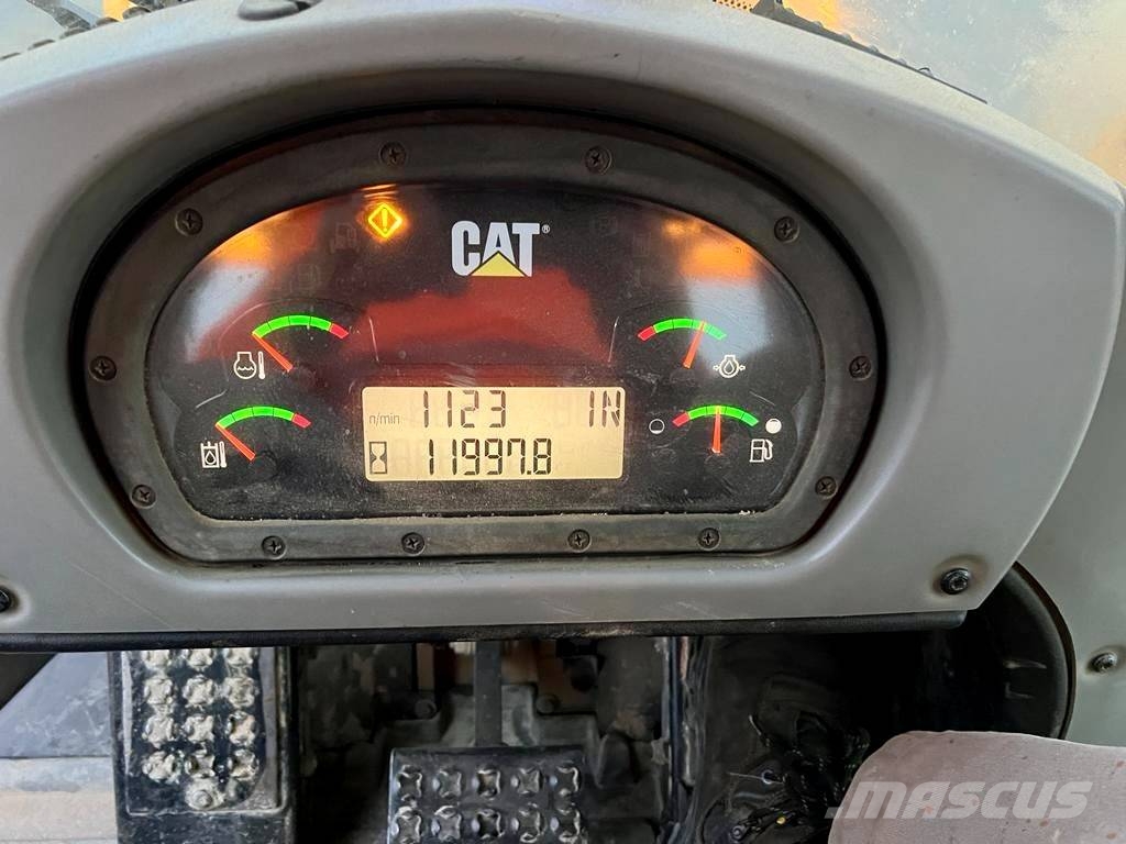 CAT 963 D Crawler FEL's