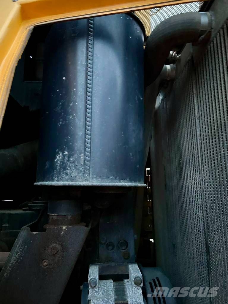 CAT 963 D Crawler FEL's