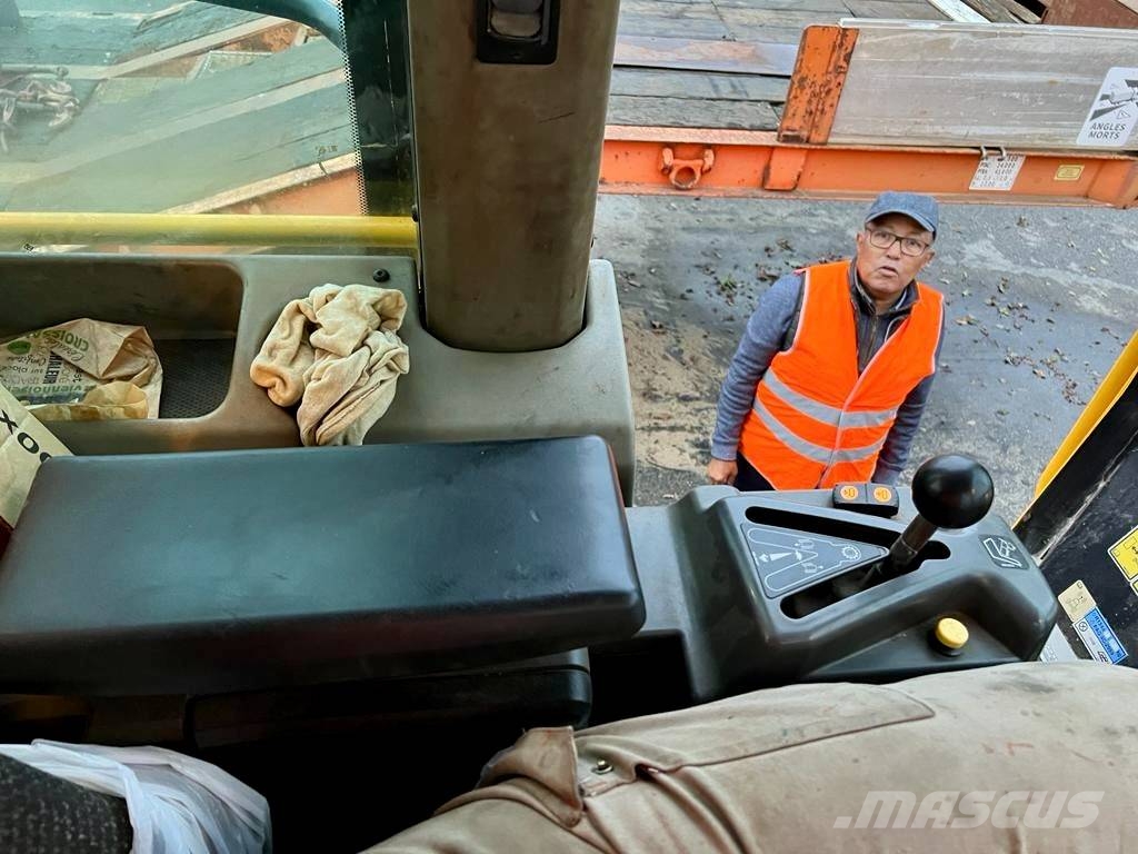 CAT 963 D Crawler FEL's