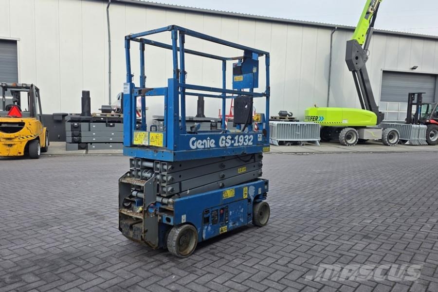 Genie GS1932 Electric, Working Height 7.8 m, 227kg Capac Scissor lifts