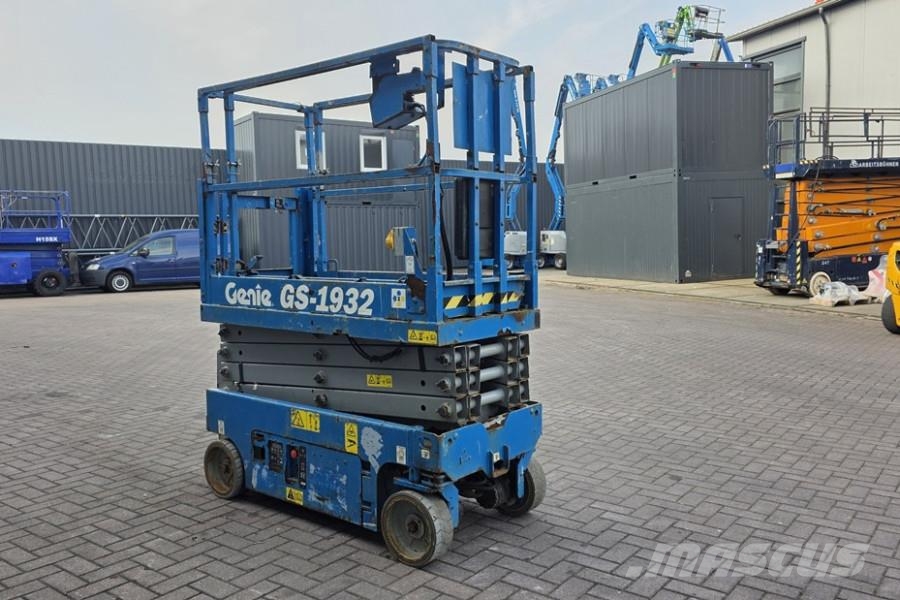 Genie GS1932 Electric, Working Height 7.8 m, 227kg Capac Scissor lifts