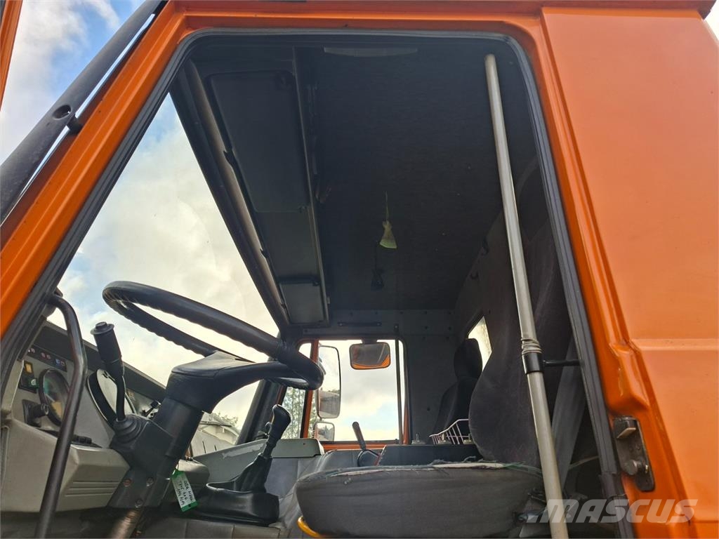 Tatra T 815 TERRNO 4X4.2 + NÁSTAVBA SYPAČ-SYKO 5H + RADL Camion ribaltabili