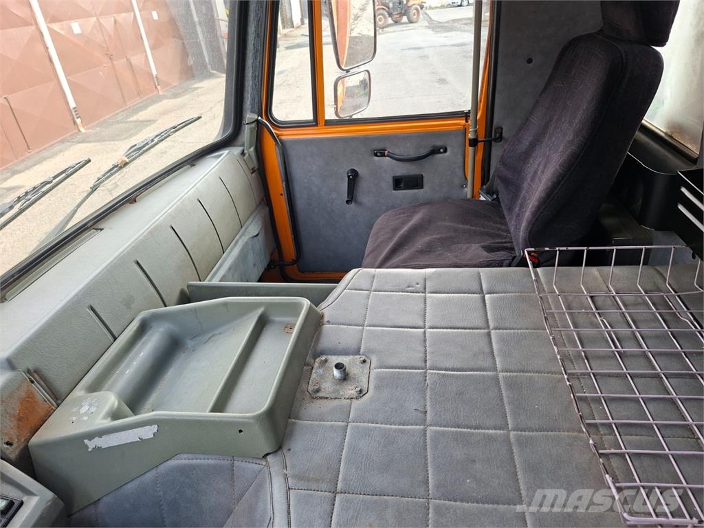 Tatra T 815 TERRNO 4X4.2 + NÁSTAVBA SYPAČ-SYKO 5H + RADL Camion ribaltabili