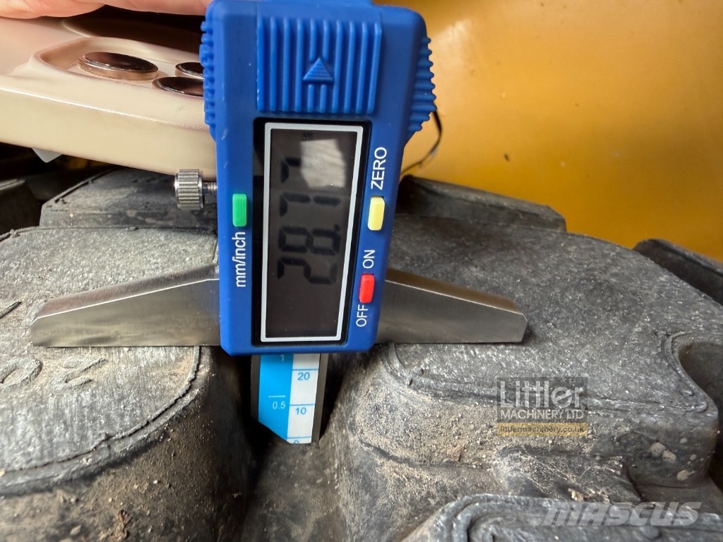 CAT 926 M Gumikerekes homlokrakodók