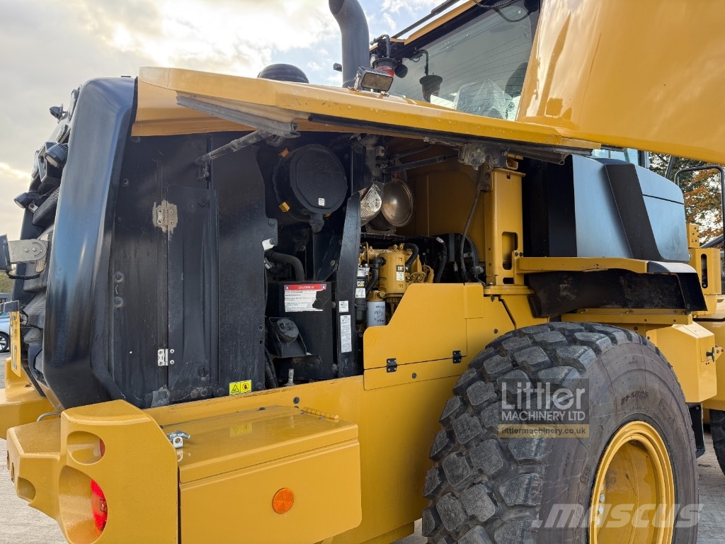 CAT 926 M Gumikerekes homlokrakodók
