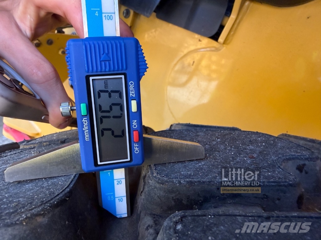CAT 926 M Gumikerekes homlokrakodók