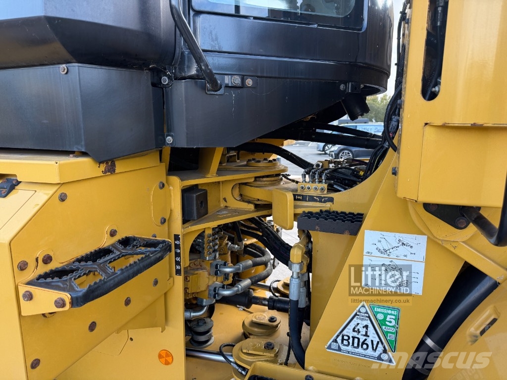 CAT 926 M Gumikerekes homlokrakodók