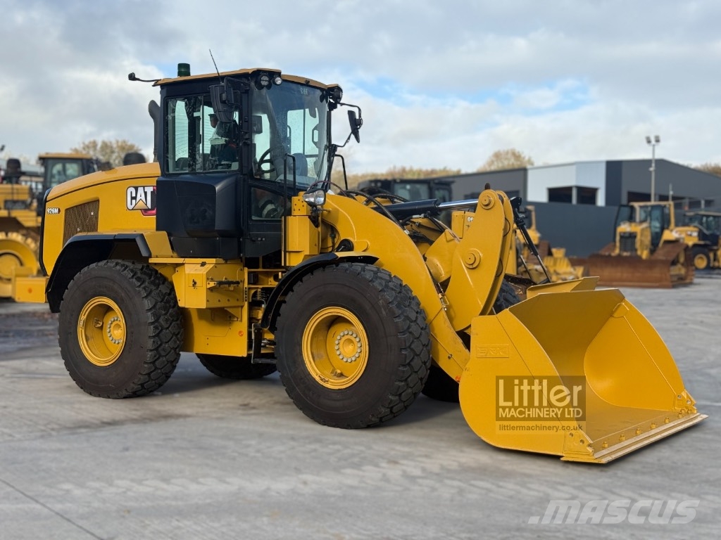 CAT 926 M Gumikerekes homlokrakodók