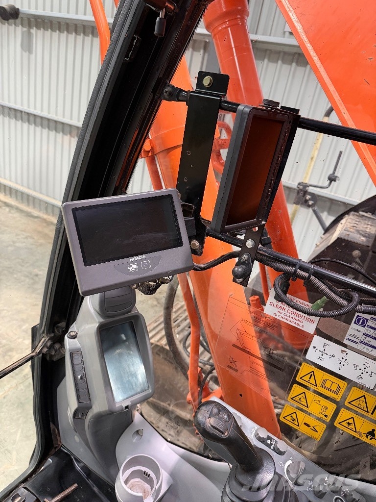 Hitachi ZX 225 US LC-6 Rupsgraafmachines