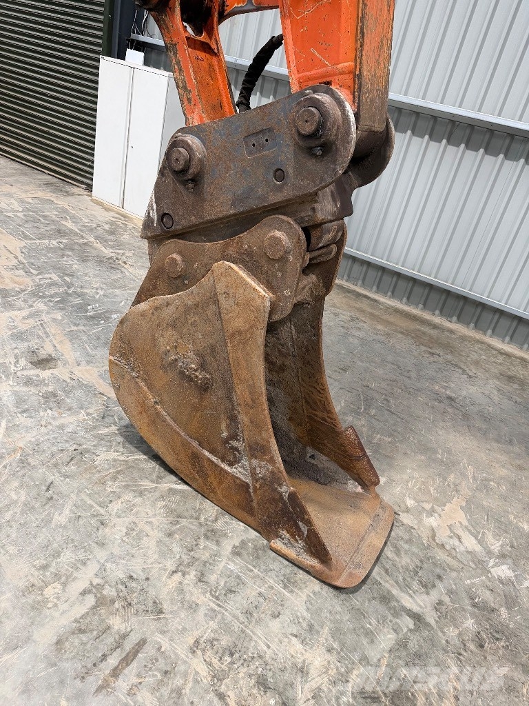 Hitachi ZX 225 US LC-6 Rupsgraafmachines