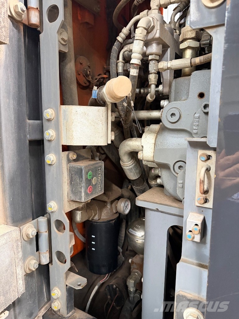 Hitachi ZX 225 US LC-6 Rupsgraafmachines