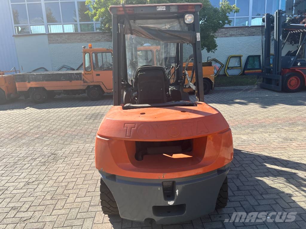 Toyota 7 FG 35 /02/ V-2585 OB Gázüzemű targoncák