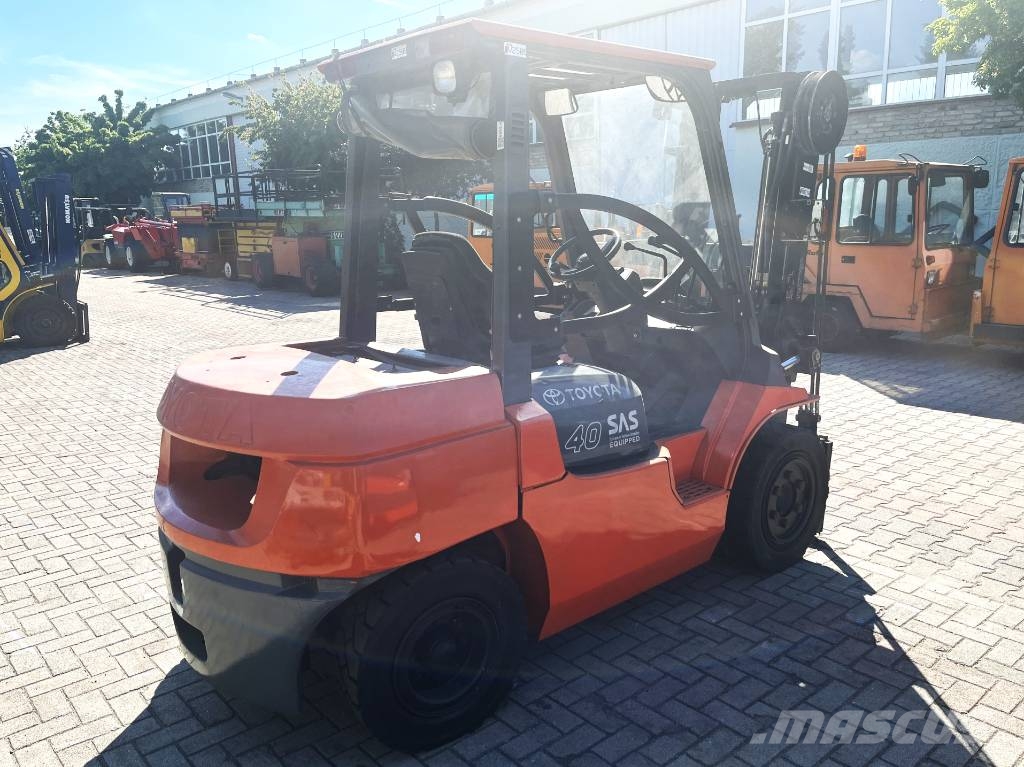 Toyota 7 FG 35 /02/ V-2585 OB Gázüzemű targoncák