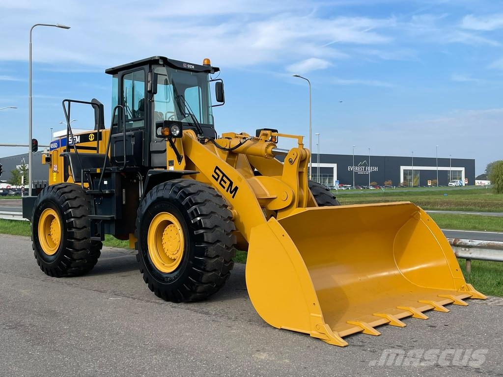 SEM 655D Колесни товарачи