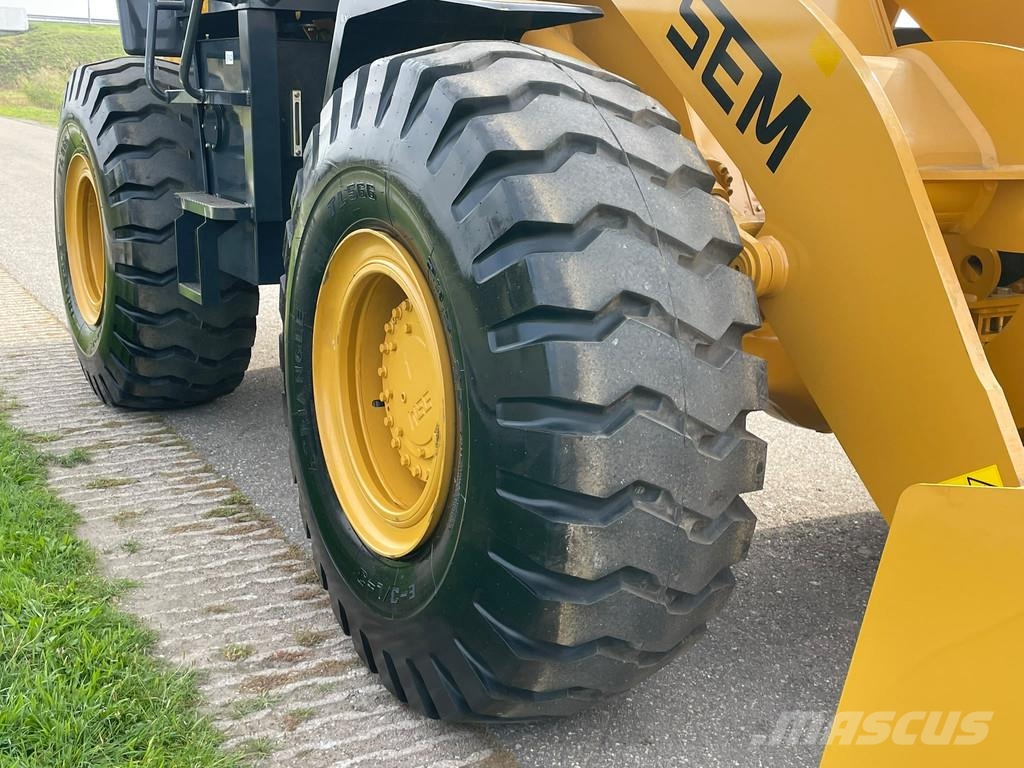 SEM 655D لوادر بعجل
