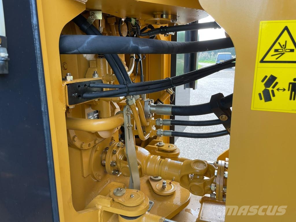 SEM 655D Колесни товарачи