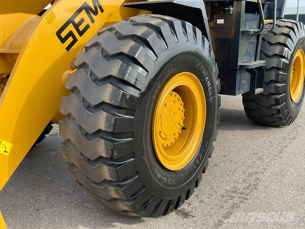 SEM 655D Колесни товарачи