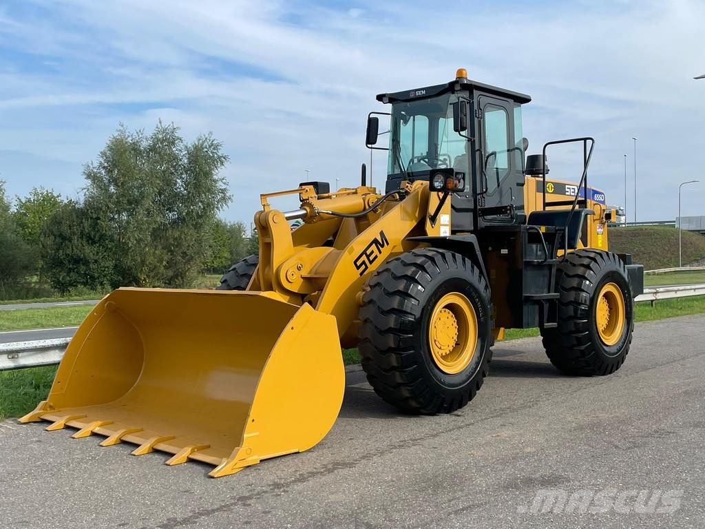 SEM 655D لوادر بعجل