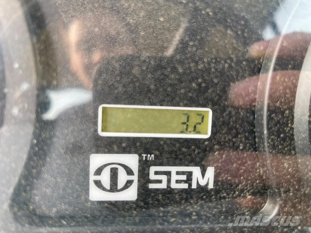 SEM 655D لوادر بعجل