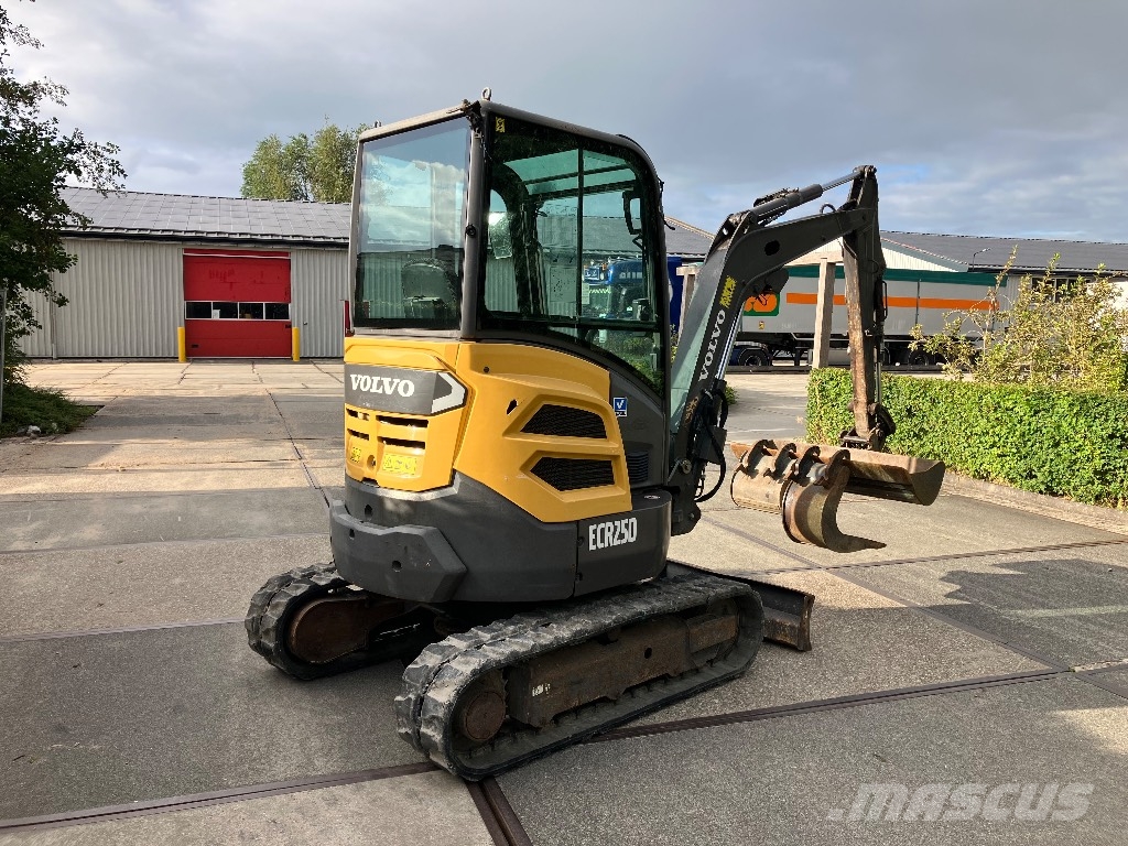 Volvo ECR 25 D minigraver | 3490 u | 3 bakken | حفارات صغيرة أقل من 7 طن (حفارات صغيرة)