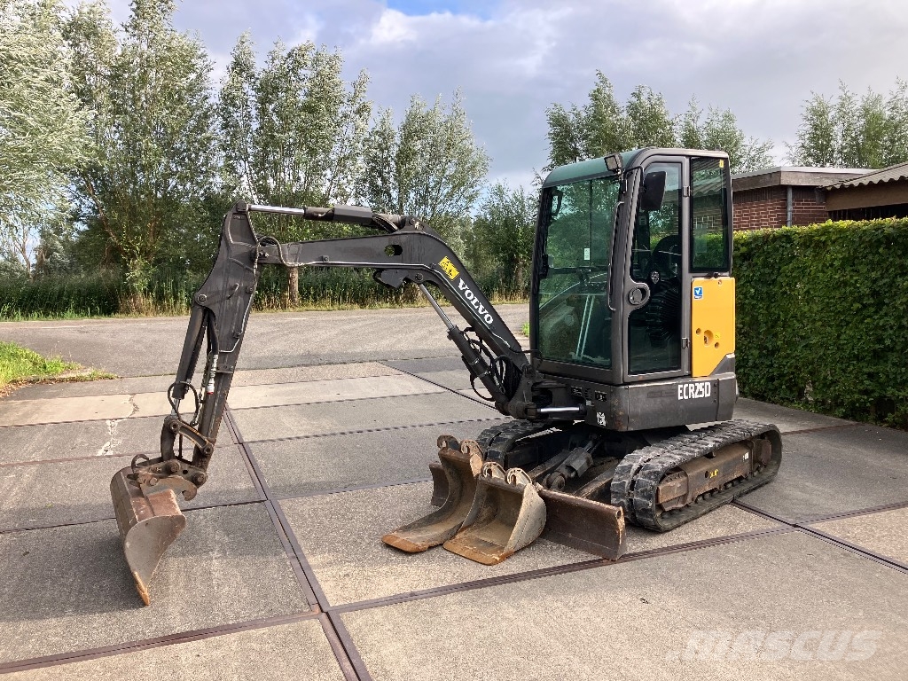 Volvo ECR 25 D minigraver | 3490 u | 3 bakken | حفارات صغيرة أقل من 7 طن (حفارات صغيرة)