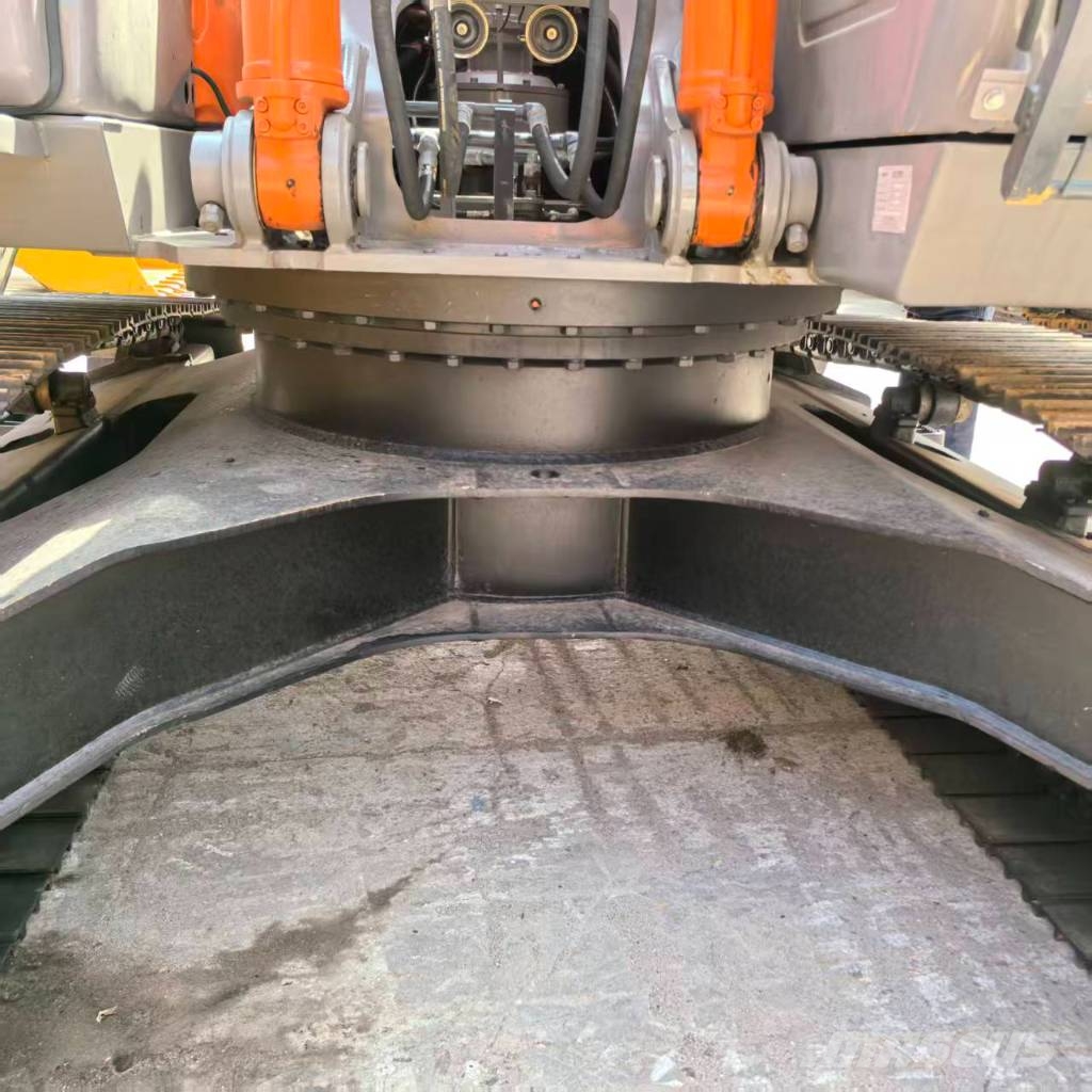 Hitachi ZX 240 Telakaivukoneet