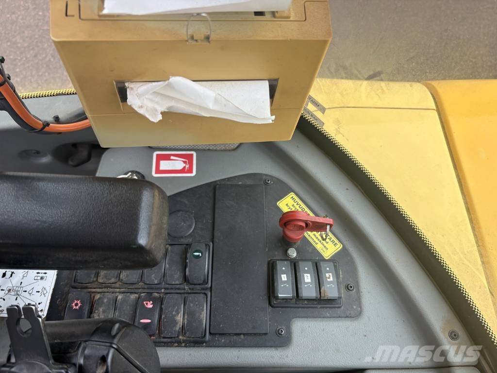 Yanmar V 100 Iekrāvēji uz riteņiem