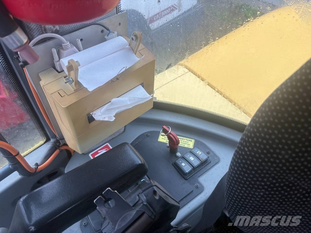 Yanmar V 100 Iekrāvēji uz riteņiem