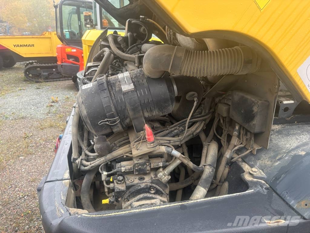 Yanmar V 100 Iekrāvēji uz riteņiem