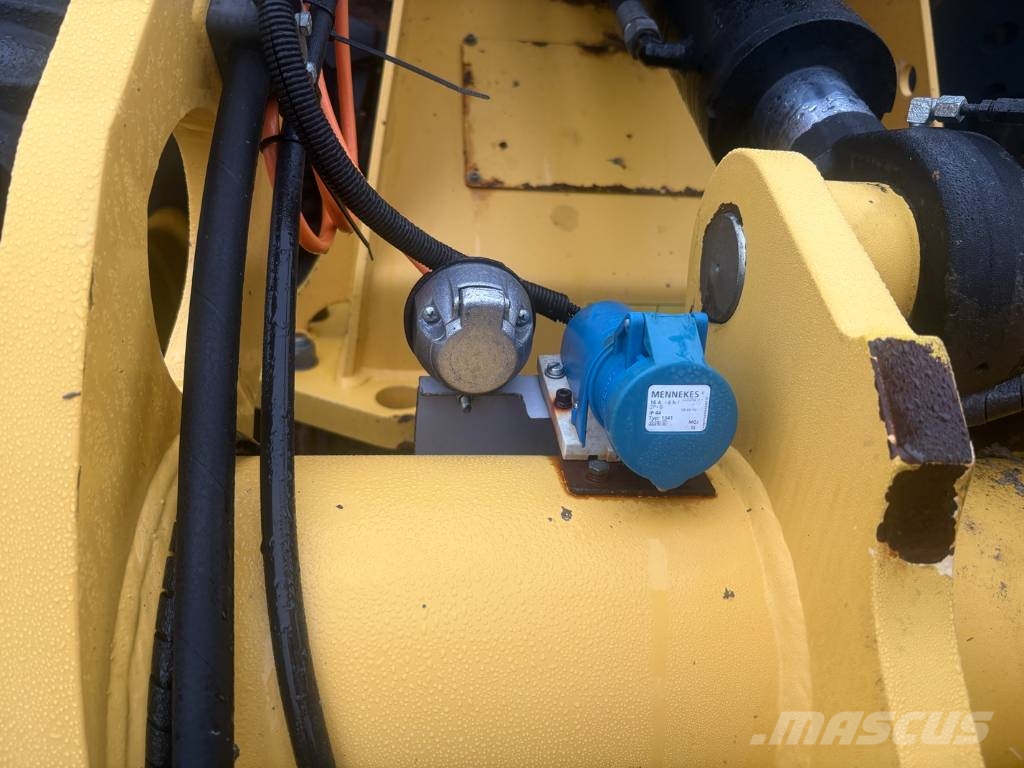 Yanmar V 100 Iekrāvēji uz riteņiem