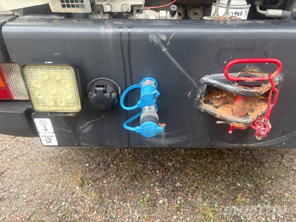 Yanmar V 100 Iekrāvēji uz riteņiem