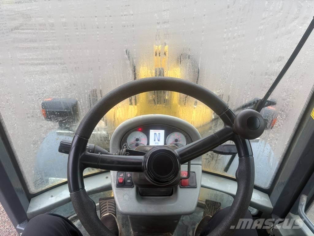 Yanmar V 100 Iekrāvēji uz riteņiem
