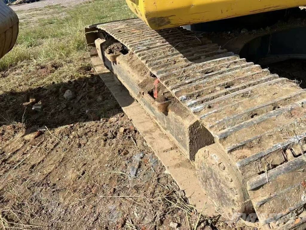 Komatsu PC 200 Гусеничні екскаватори