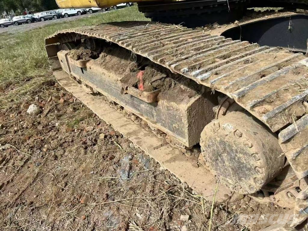Komatsu PC 200 Гусеничні екскаватори