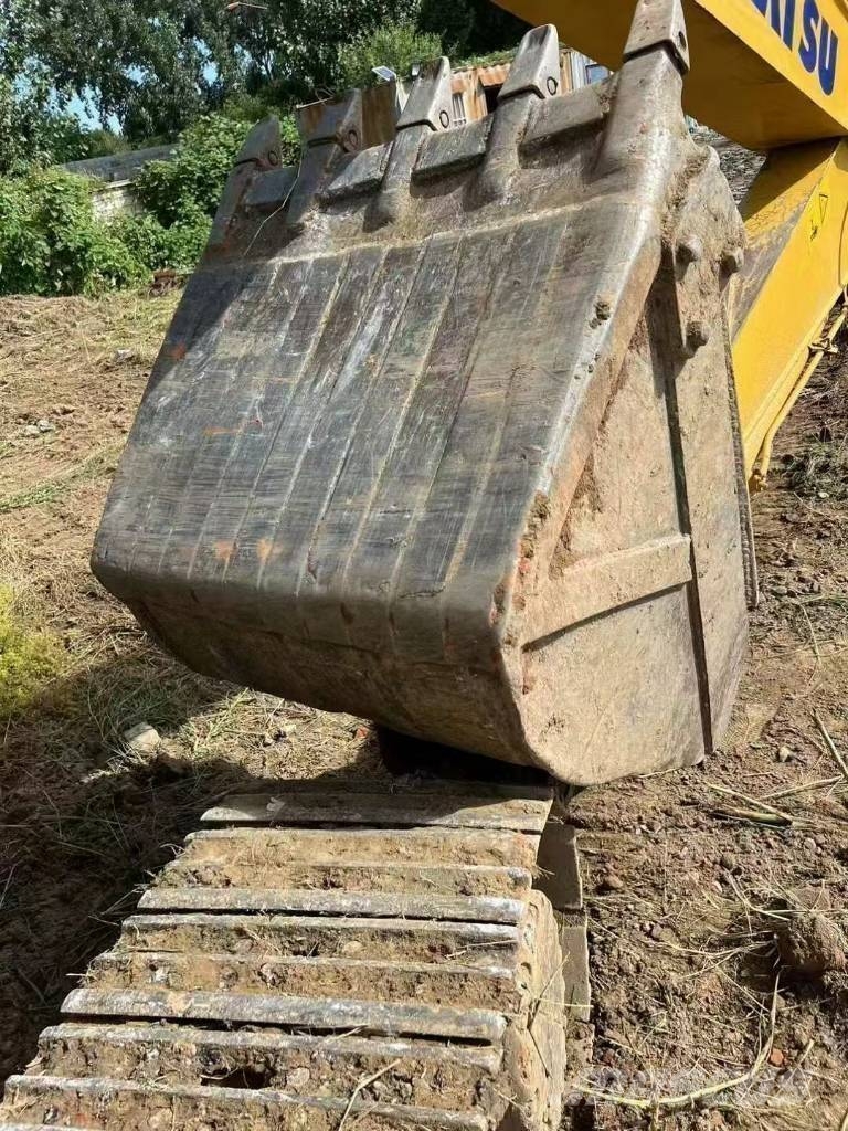 Komatsu PC 200 Гусеничні екскаватори