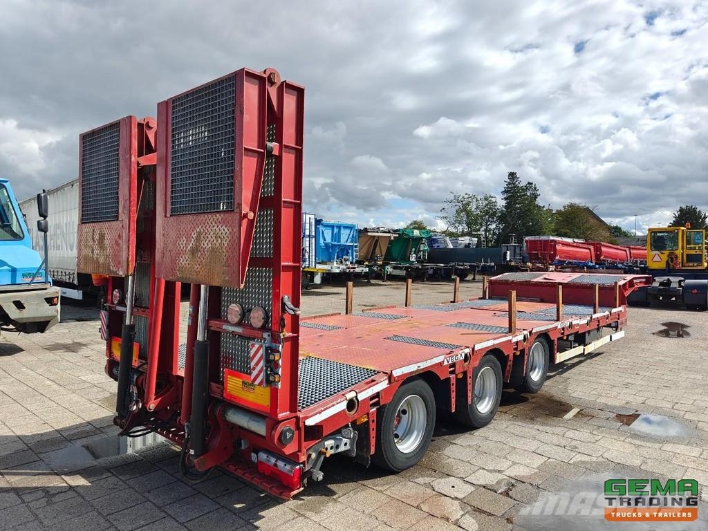  Wega Vega3 12m Semi-Low Loader - 1.8m Extendable - Zemie treileri