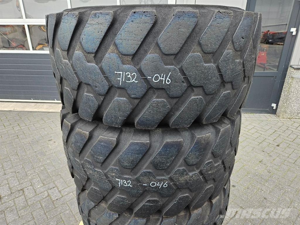 Schaeff SKL834-Firestone 405/70R18-Tire/Reifen/Band Pneumatiky, kola a ráfky